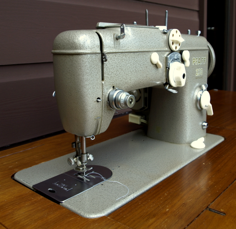 Vintage Pfaff Sewing Machine Model 230 Zigzag Working With