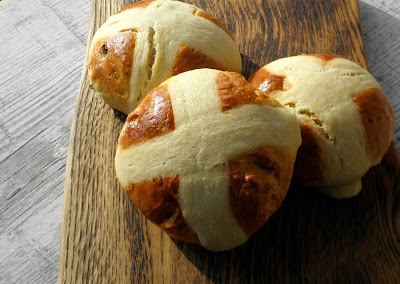 hot cross buns