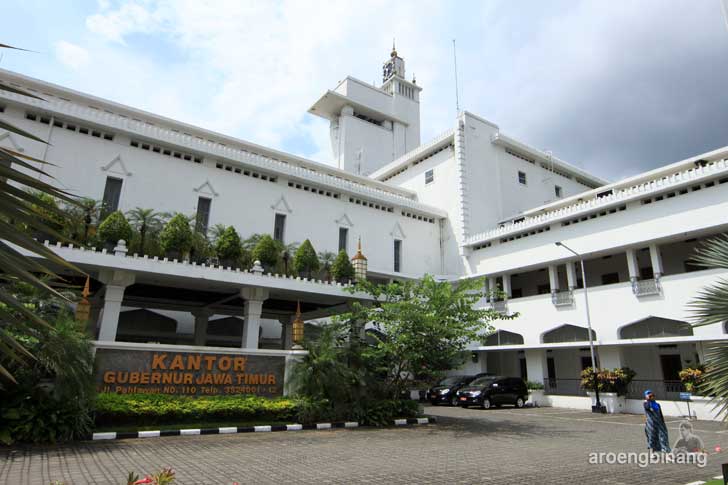kantor gubernur jawa timur surabaya