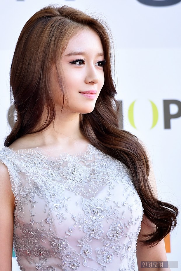 T-ara's JiYeon is a stunner at the red carpet of 'Cable TV Broadcast ...