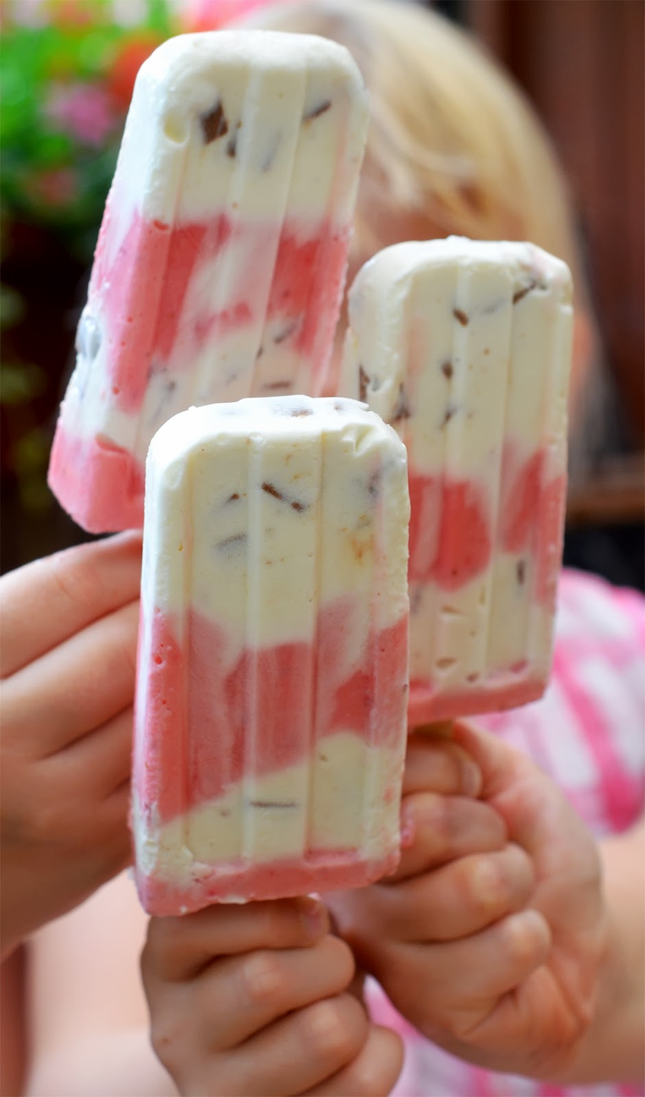 Ninas kleiner Food-Blog: Eis am Stiel: Erdbeeren, Joghurt und Schokolade