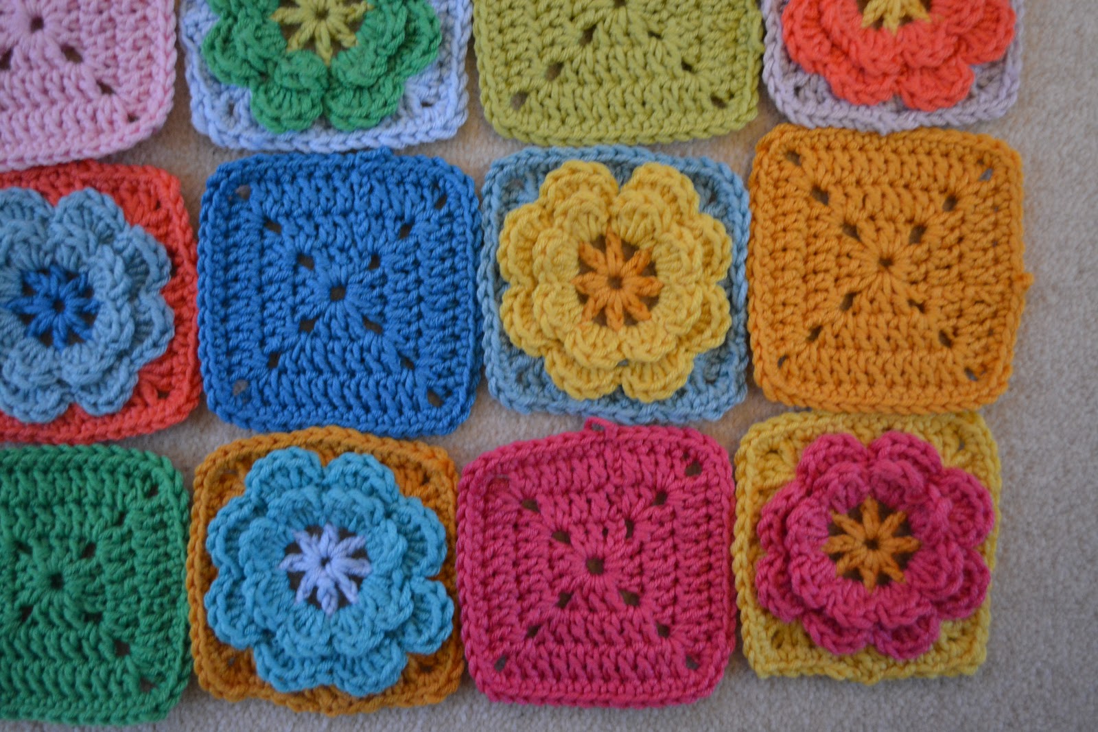 hazeybee: Crochet granny squares inspired by Rosehip