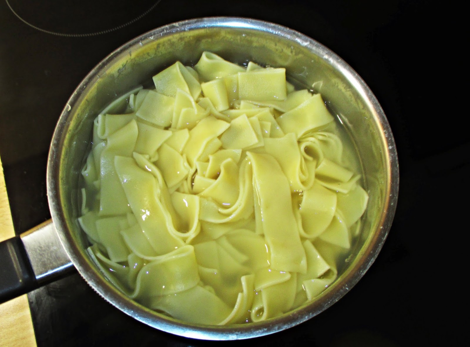 Futtern wie bei Muttern: Bandnudelsalat mit Thunfisch