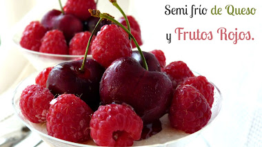 Postre semi frío de queso y frutos rojos, en copa