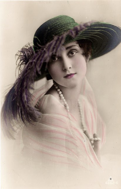 Vintage Blog Vintage Lady With Hat