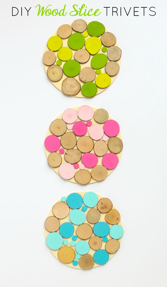 Use mini wood slices to make colorful and cozy trivets or coasters! #woodslice #trivet #coaster Use mini wood slices to make colorful and cozy trivets or coasters! #woodslice #trivet #coaster
