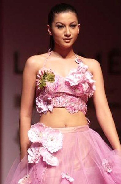 Gauhar Khan navel, Gauhar Khan on ramp, Gauhar Khan sexy photos