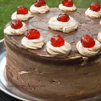 http://www.bakingsecrets.lt/2014/07/black-forest-cake-tortas-juodasis-miskas.html