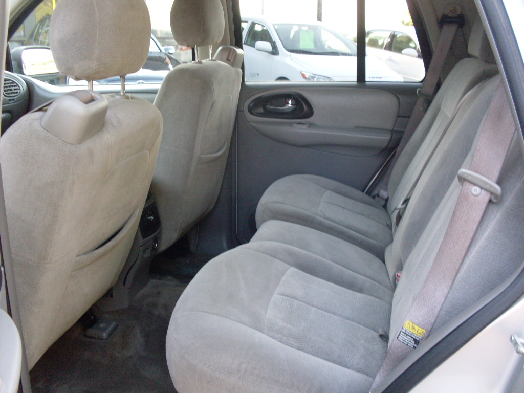 Ride Auto: 2005 Chevrolet Trailblazer silver