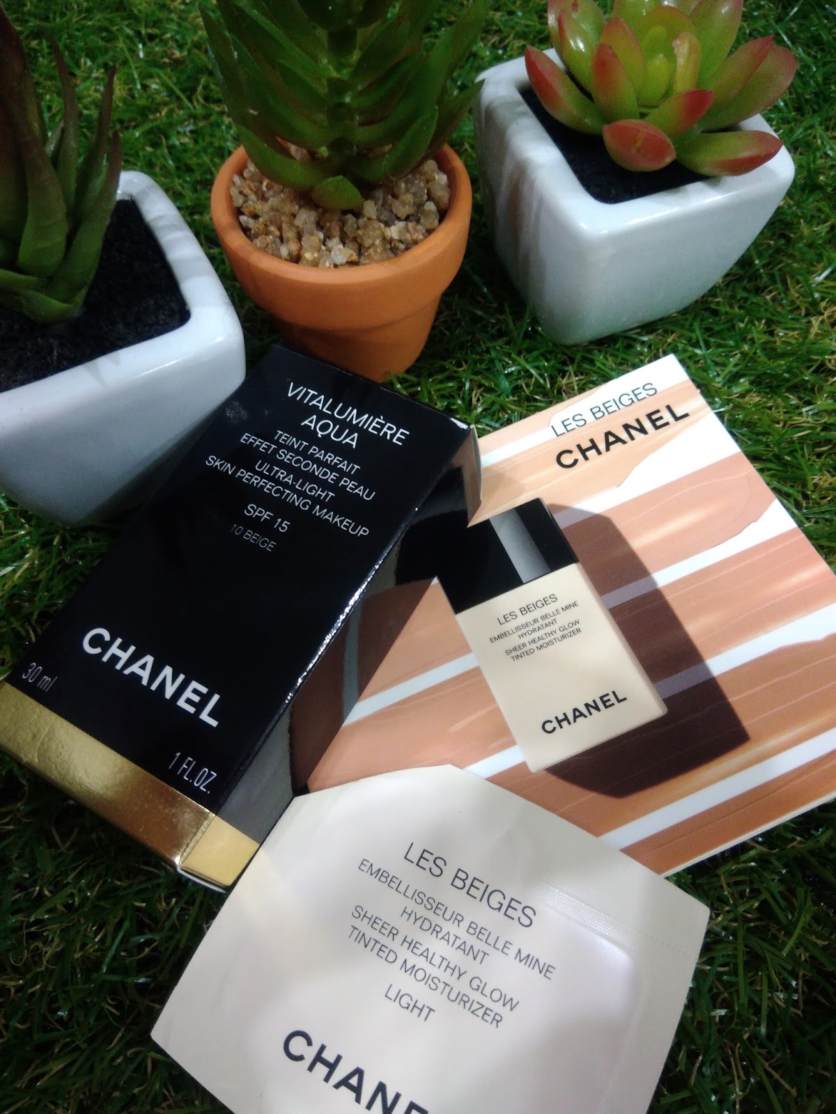 All About That Base CHANEL Les beiges Sheer Healthy Glow Tinted