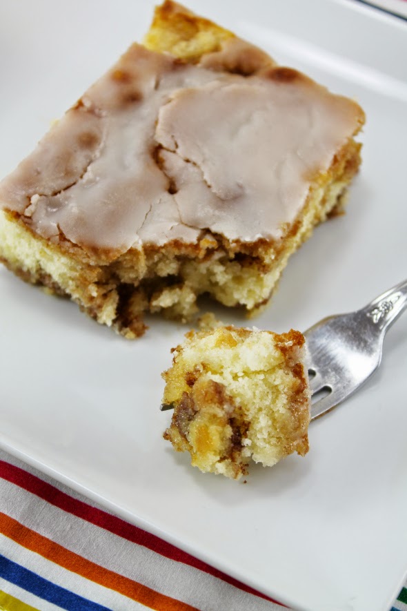 Cinnamon Roll Cake - tastes just like a cinnamon roll without all the fuss! 
