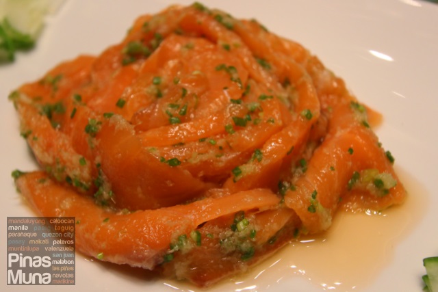 Chilled sliced salmon with ginger and scallion