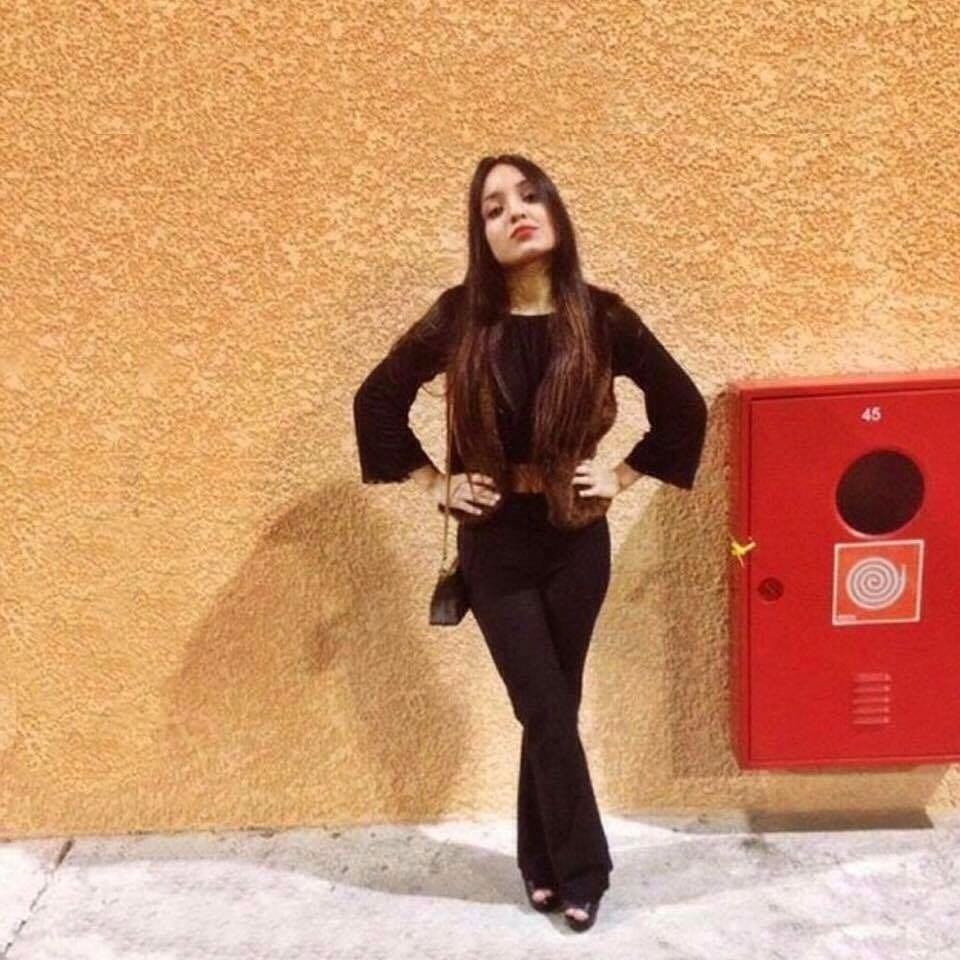 calça flare com colete