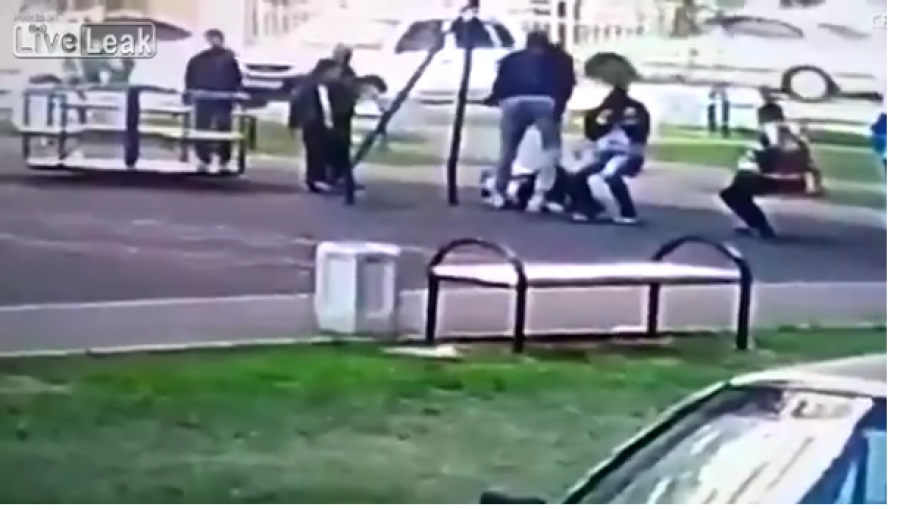 Βίντεο - Τον σάπισε στο ξύλο - Πατέρας έδειρε 9χρονους γιατί πιστεύει ότι έκαναν bullying στον γιο του