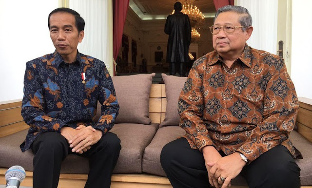 Inilah Potret Pertemuan Jokowi-SBY di Beranda Istana Merdeka Inilah Potret Pertemuan Jokowi-SBY di Beranda Istana Merdeka