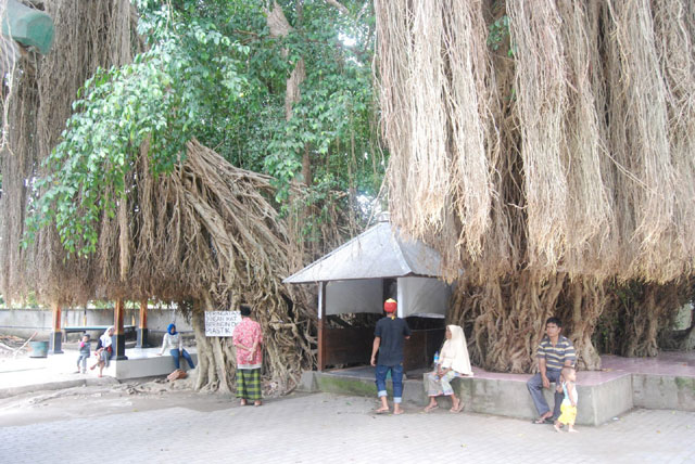 Makam Loang Baloq