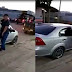 VIDEO: A "sicario" se le aparece el diablo y se esconde junto con su arma cuando ve pasar un convoy militar