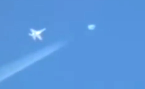 USAAF Jet chases a UFO in an aerial dog fight over the US.
