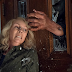 Jamie Lee Curtis tá preparadíssima pro Michael Myers no novo trailer de "Halloween"