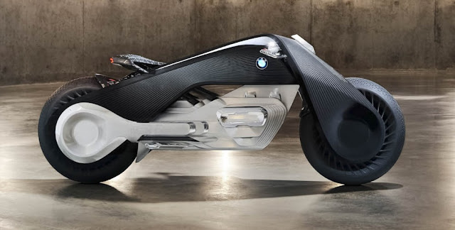 Após a BMW, MINI e Rolls-Royce apresentarem seus veículos-conceito Vision NEXT 100, chegou a vez de o BMW Group revelar sua próxima solução avançada, desta vez voltada para o mundo do motociclismo: a BMW Motorrad VISION NEXT 100