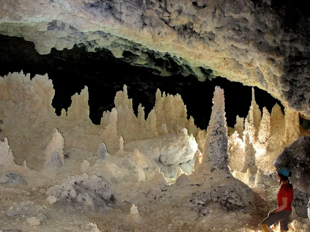 Lechuguilla cave