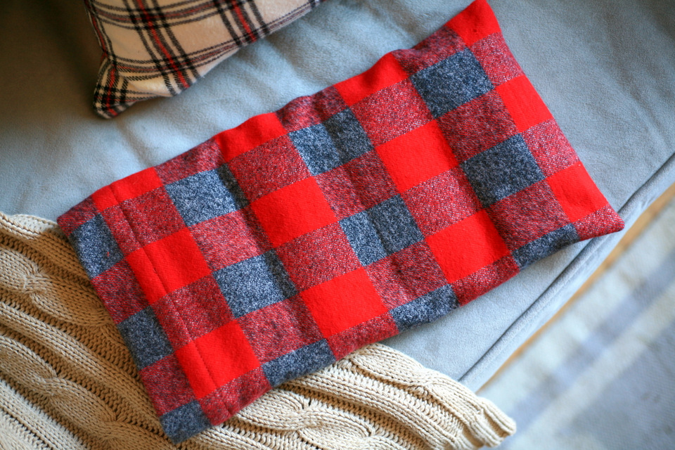 Easy heatup rice bag and flannel case tutorial! Great DIY gift