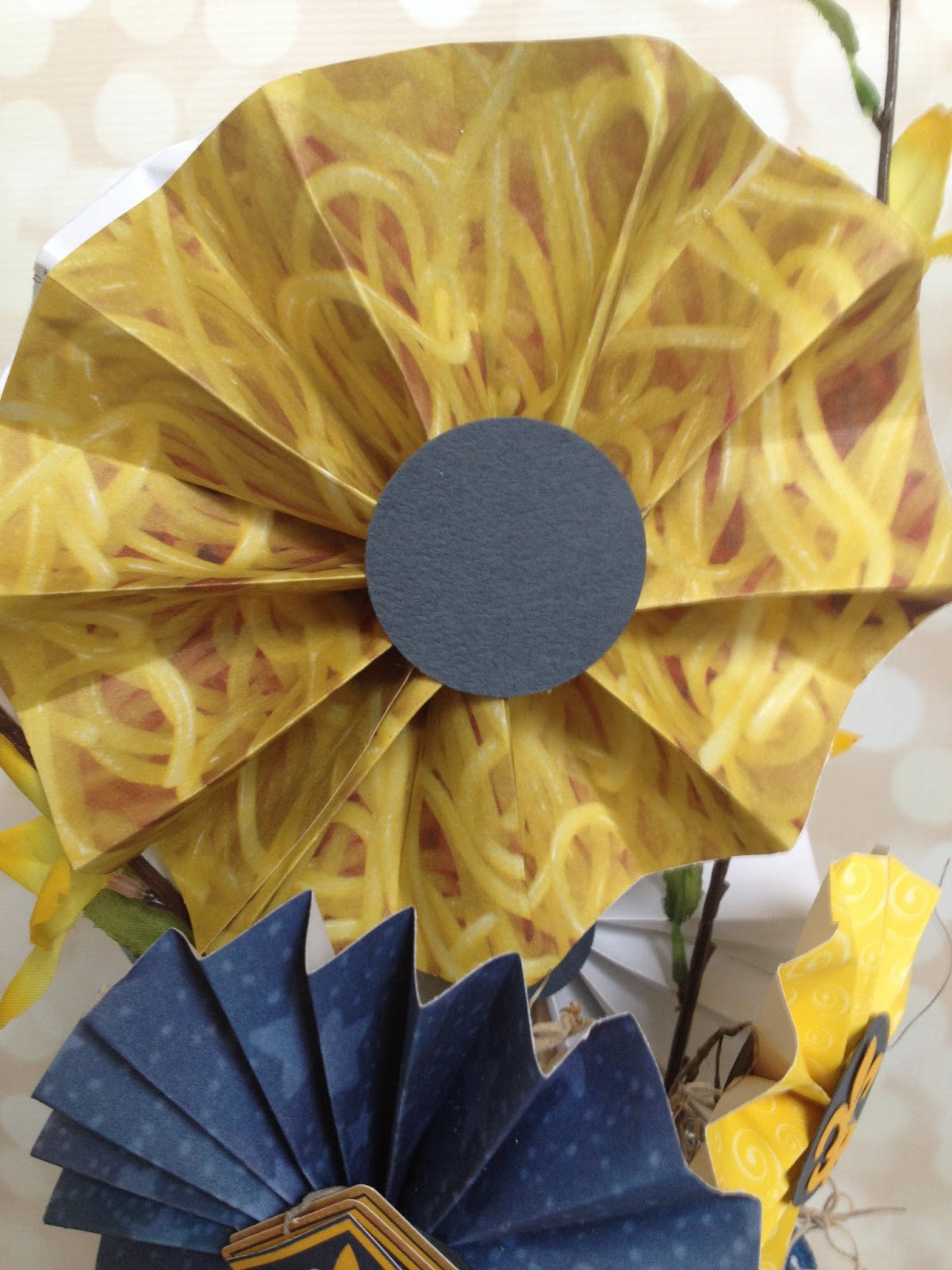 jenkins-kid-farm-blue-and-gold-banquet-centerpiece-lollies-in-a-can