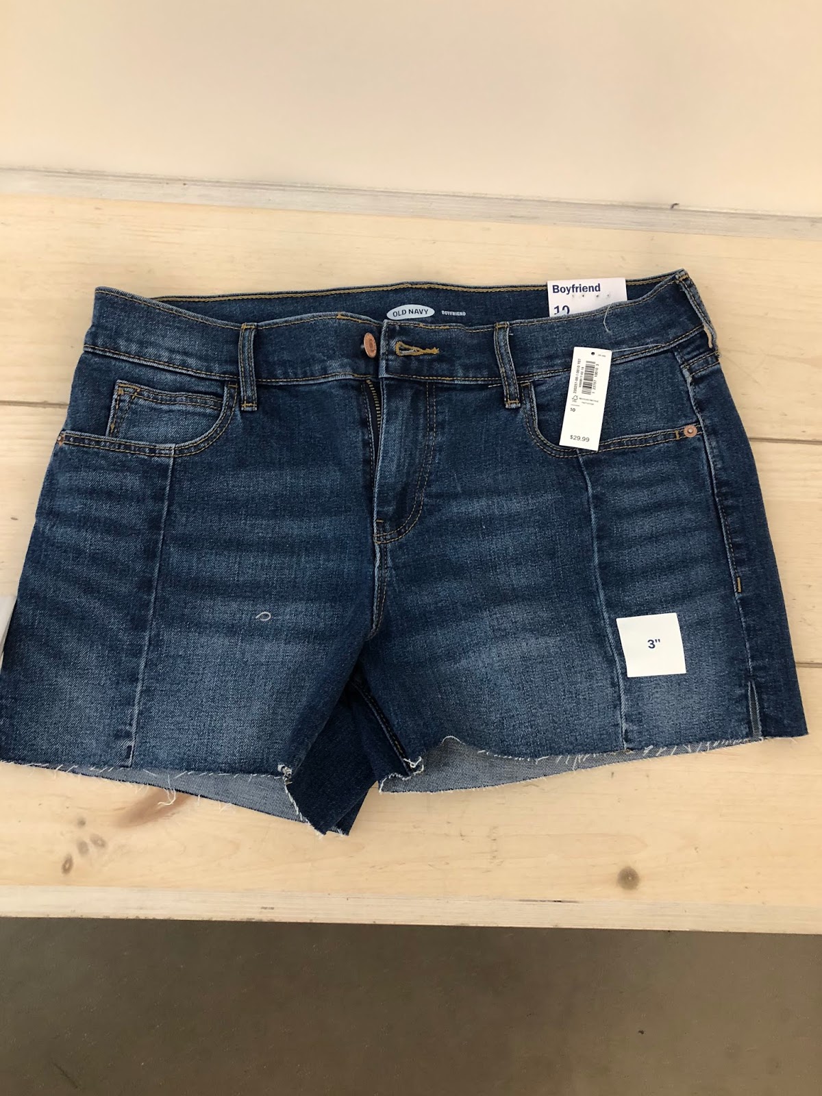 denim shorts pockets showing