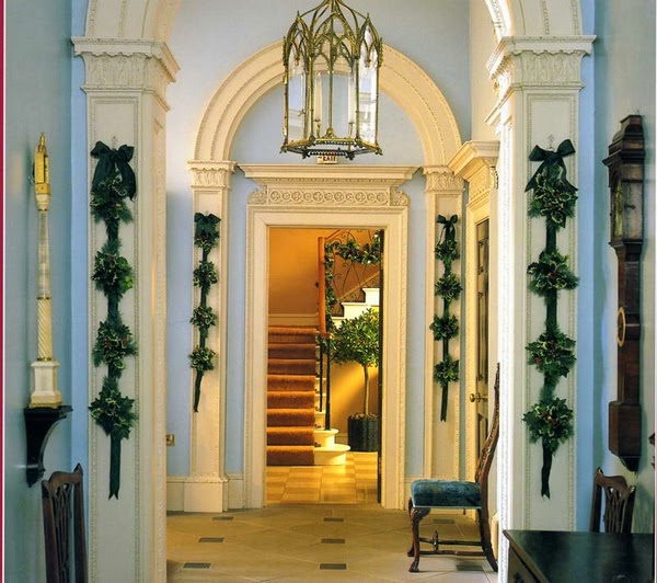 Decorating small foyer very well organized