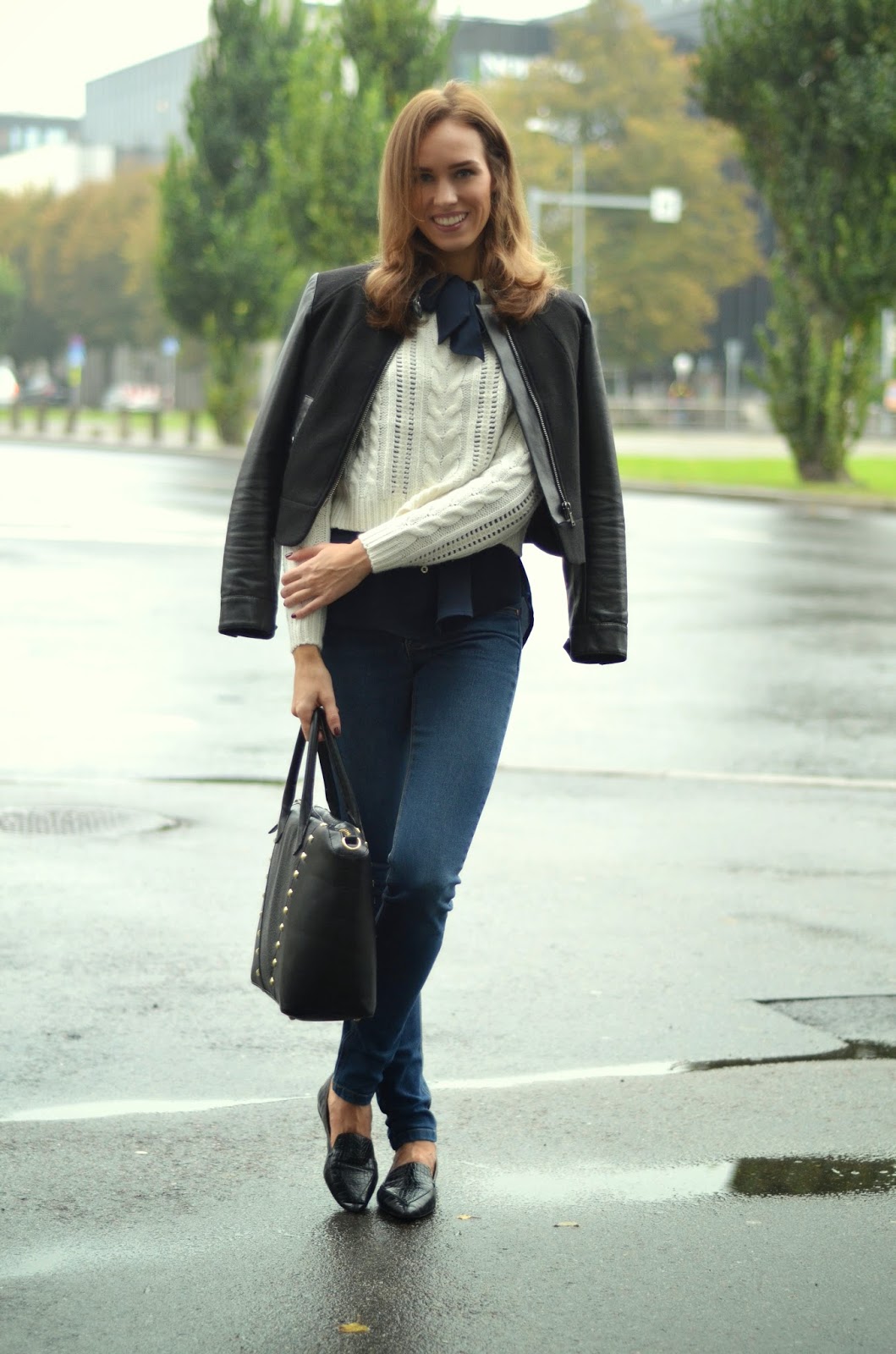 crop-knitwear-bowtie-blouse-slim-jeans-flats-outfit