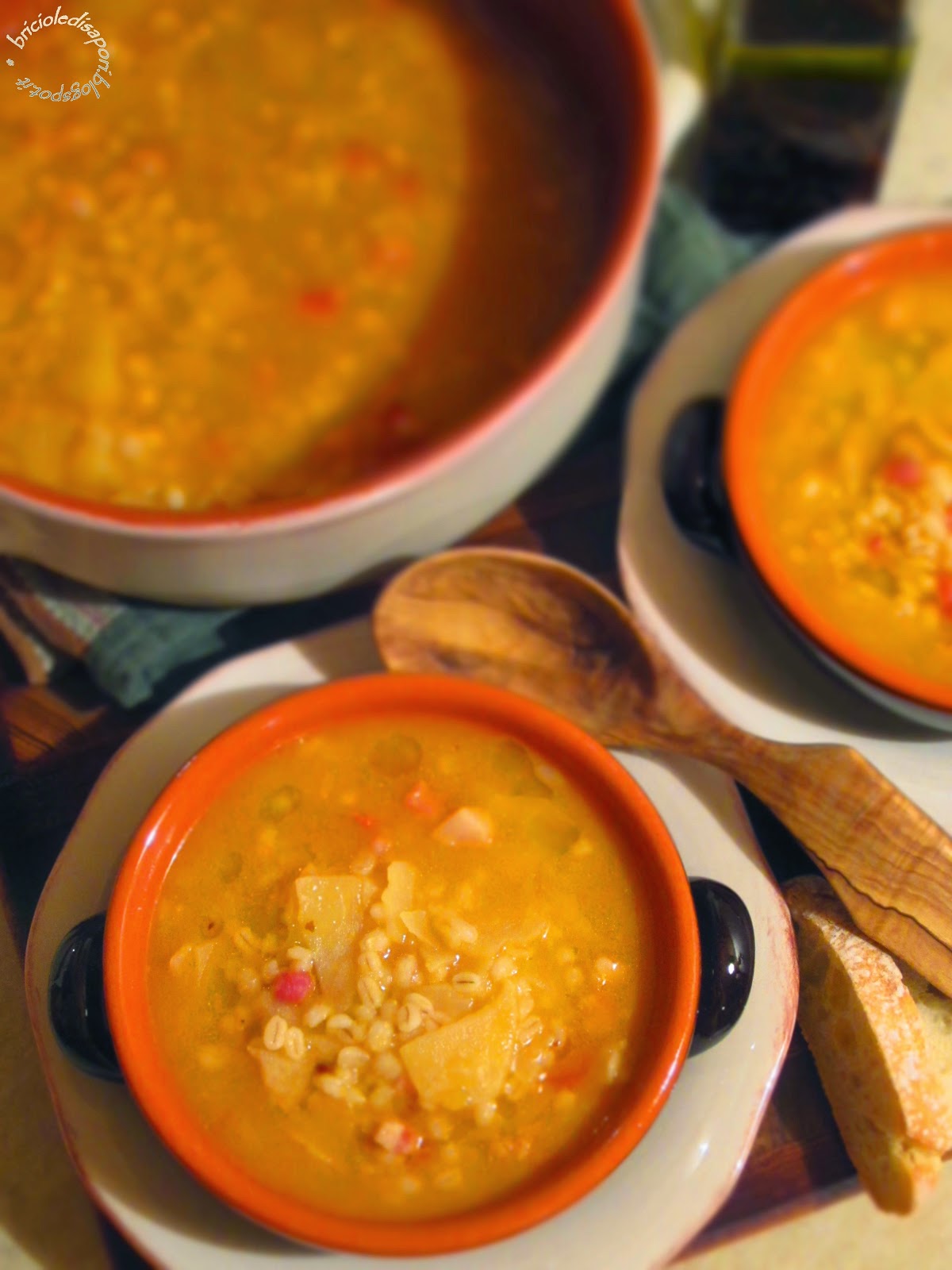 zuppa di orzo con patate e pancetta affumicata