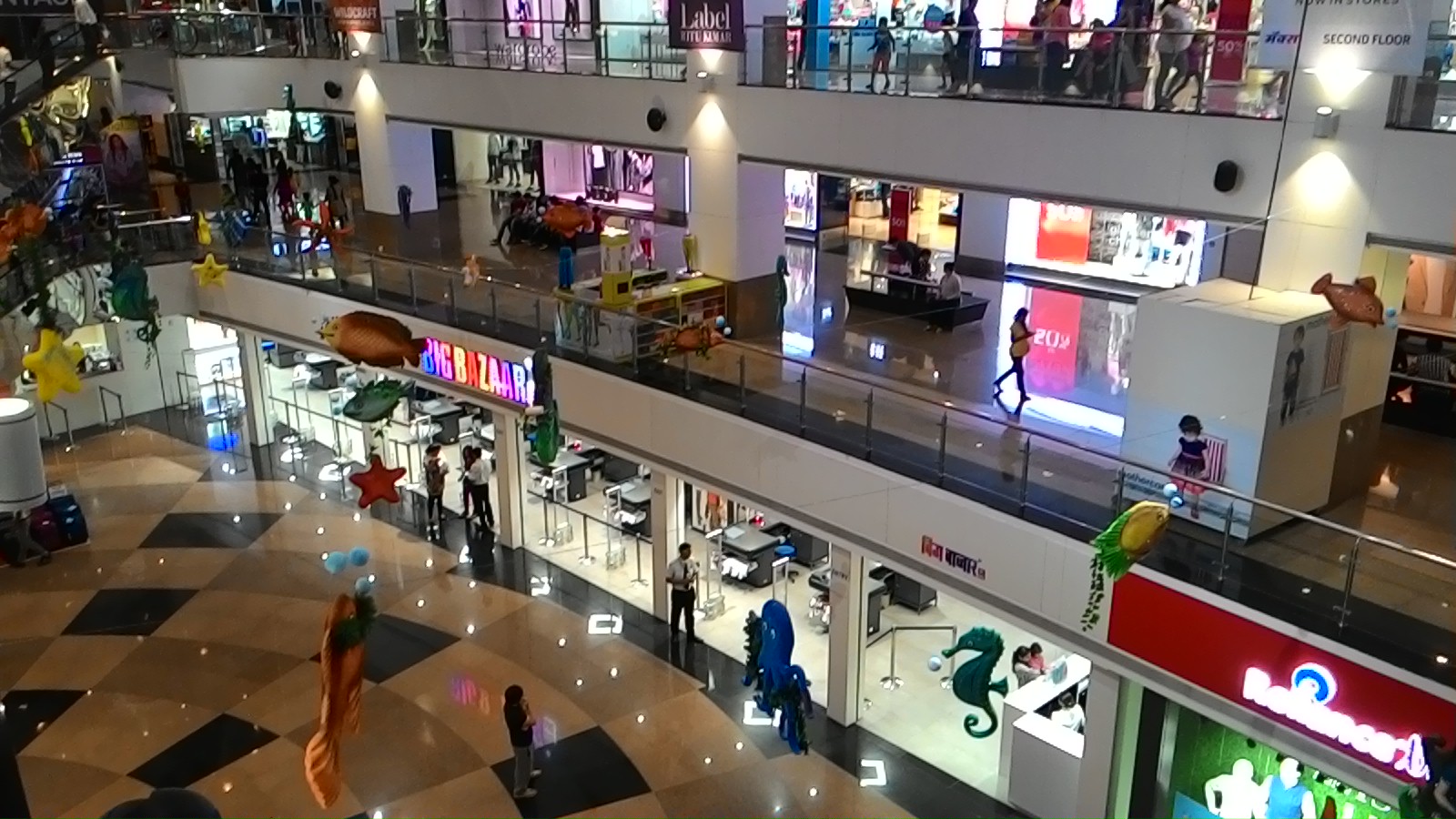 SPIRIT OF MUMBAI Buy Big Save Bigger with Big Bazaar