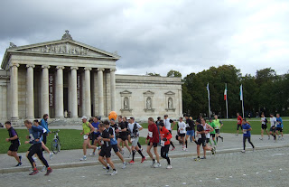 München Marathon vor der Glyptothek