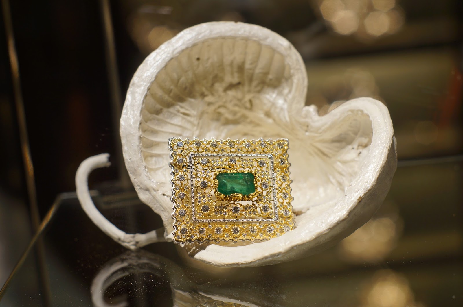 Судьба семьи ювелира куликова ремо. Материалы для изготовления ювелирных изделий. Флорентийские ювелиры. Украшение из золота чужой. Реставрация ювелирных украшений.