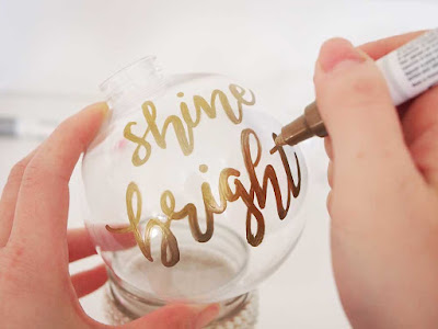 How to Make Gold Hand Lettering Christmas Ornaments (DIY) How to Make Gold Hand Lettering Christmas Ornaments (DIY)