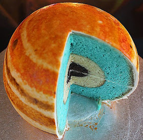 بالصور: خباز أسترالي يصمم كعكة كوكب الأرض!