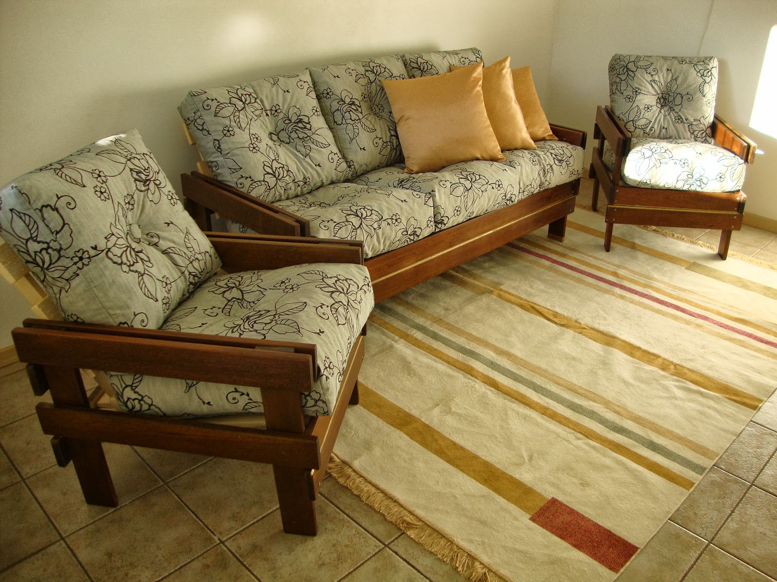 Restaurar & Arte Restauração de um Conjunto de Sofá em Madeira