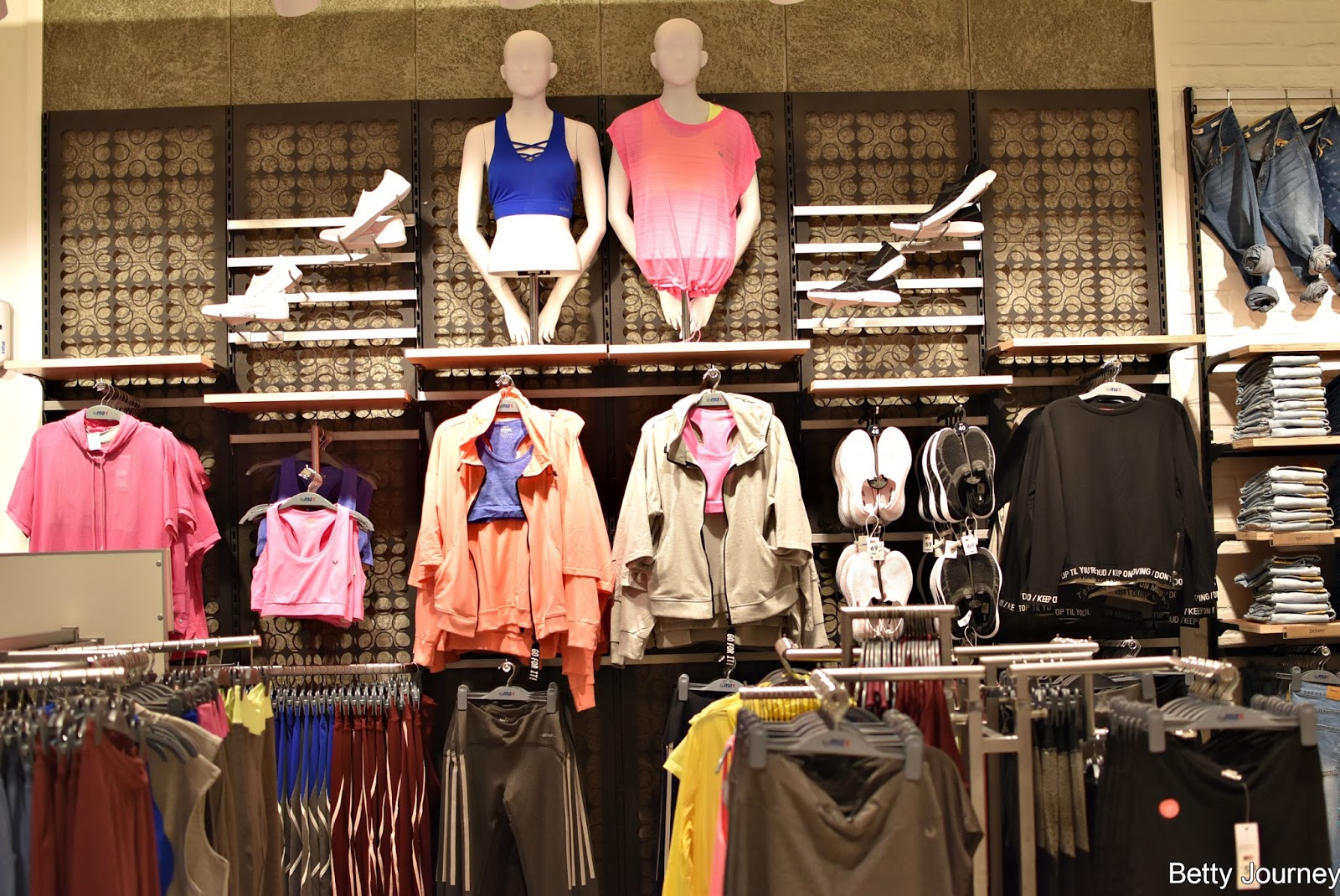 max clothing store near me