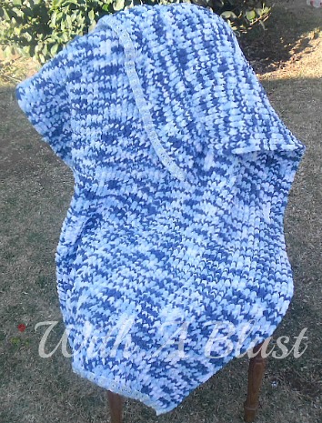 Chunky {NOT} Knitted Blanket ~ perfect project for anyone who can not knit ~ #loomknitting #loom #blanket #chunkyblanket #diy #crafts #knitting via:withablast.blogspot.com