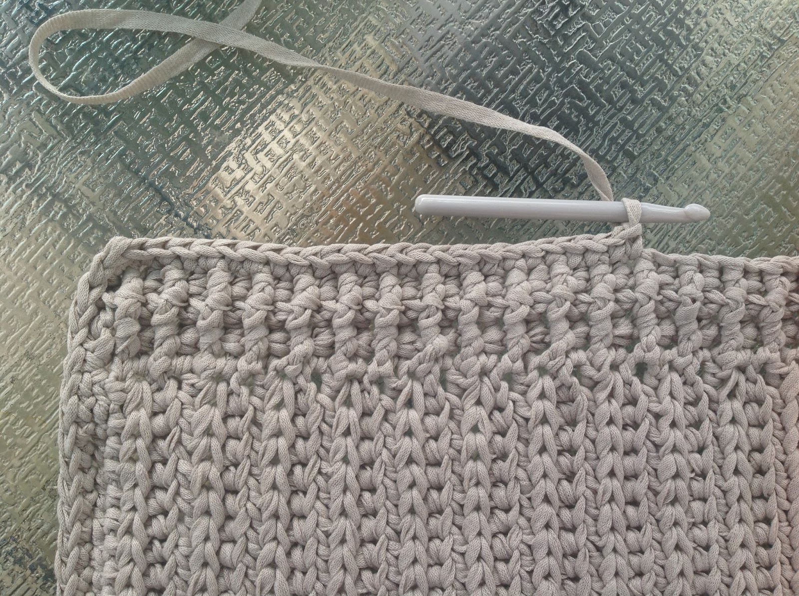 FUZZY FIBERZ My Modern Bath Rug FREE Crochet Pattern