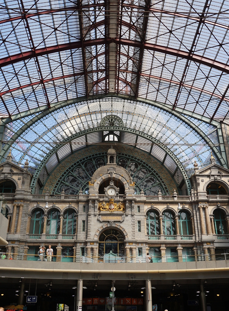 Euriental - fashion & luxury travel, train station in Antwerp (Antwerpen), Belgium