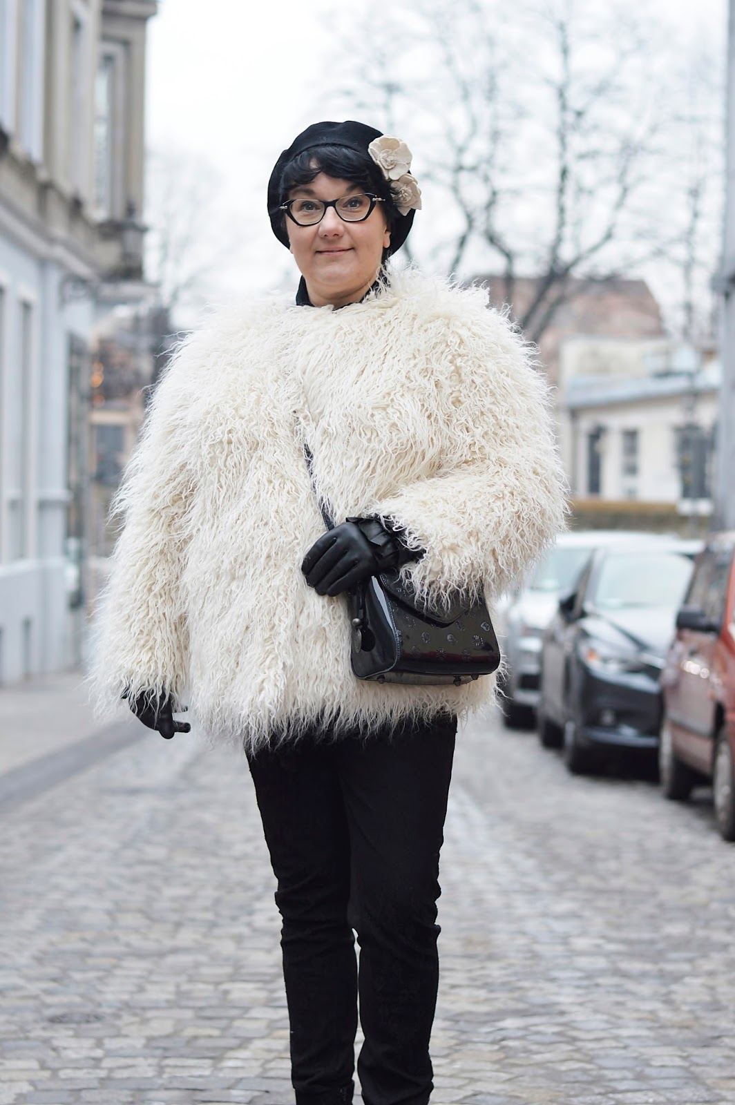 kremowe futerko H&M, creamy fur H&M, winter style, winter outfit, zimowa stylizacja 