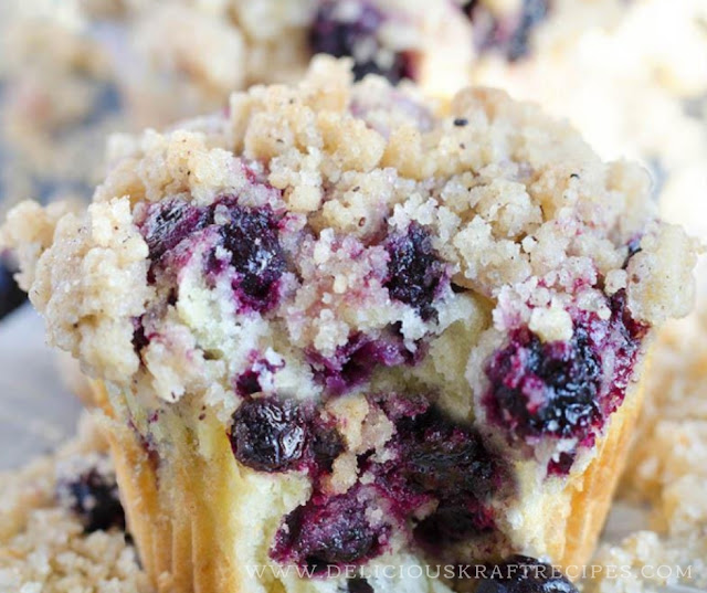 BLUEBERRY MUFFINS WITH STREUSEL CRUMB TOPPING