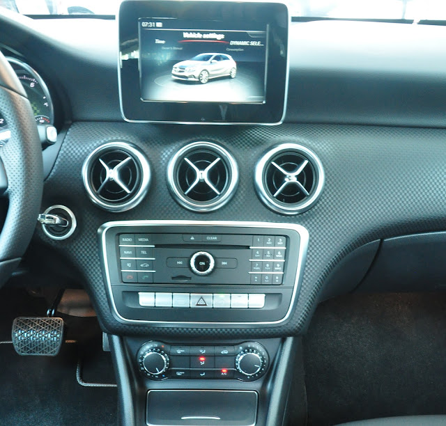 Màn hình Mercedes A200 2018 Màn hình giải trí hiện đại và cao cấp trên Mercedes A200 2018