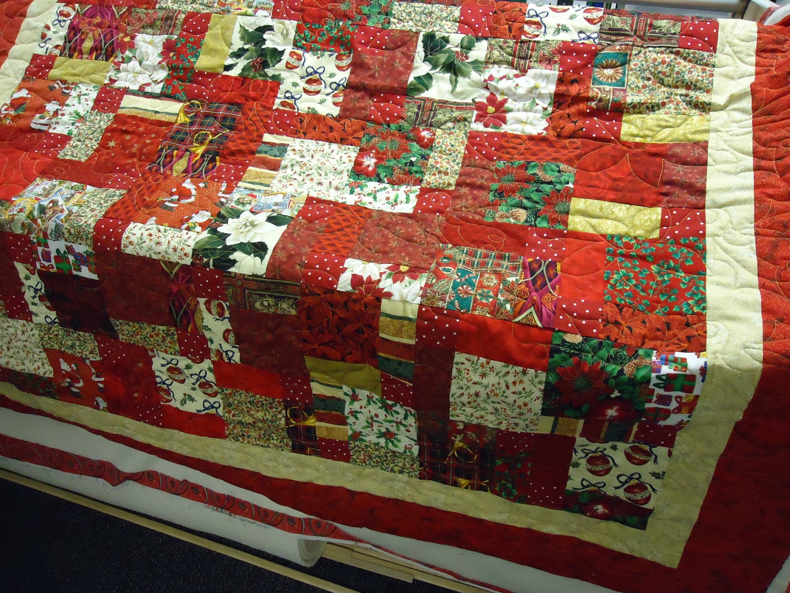 Lou's Quilt'n Corner Dot's scrappy red and green Christmas quilts