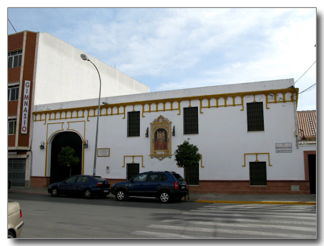 Fachada de la antigua ermita del Colegio del Ave María.