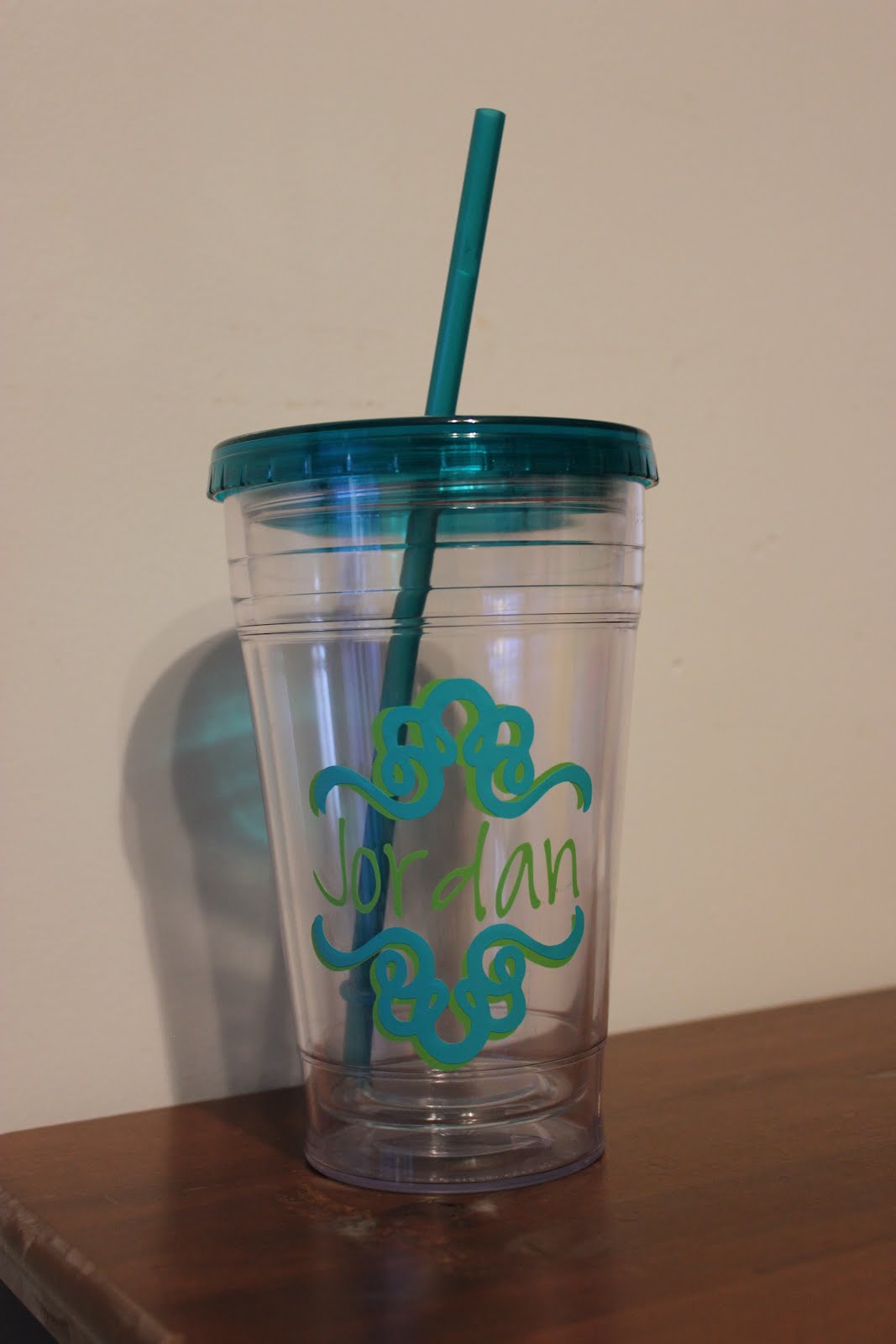 what vinyl do i use on plastic cups