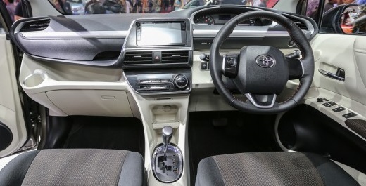 Harga dan Spesifikasi Toyota Sienta di Indonesia