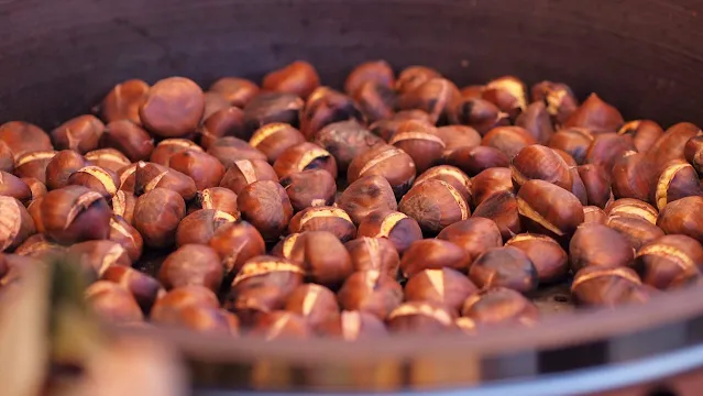 Christmas Market Food: Roasted chestnuts at the Christmas markets in Berlin