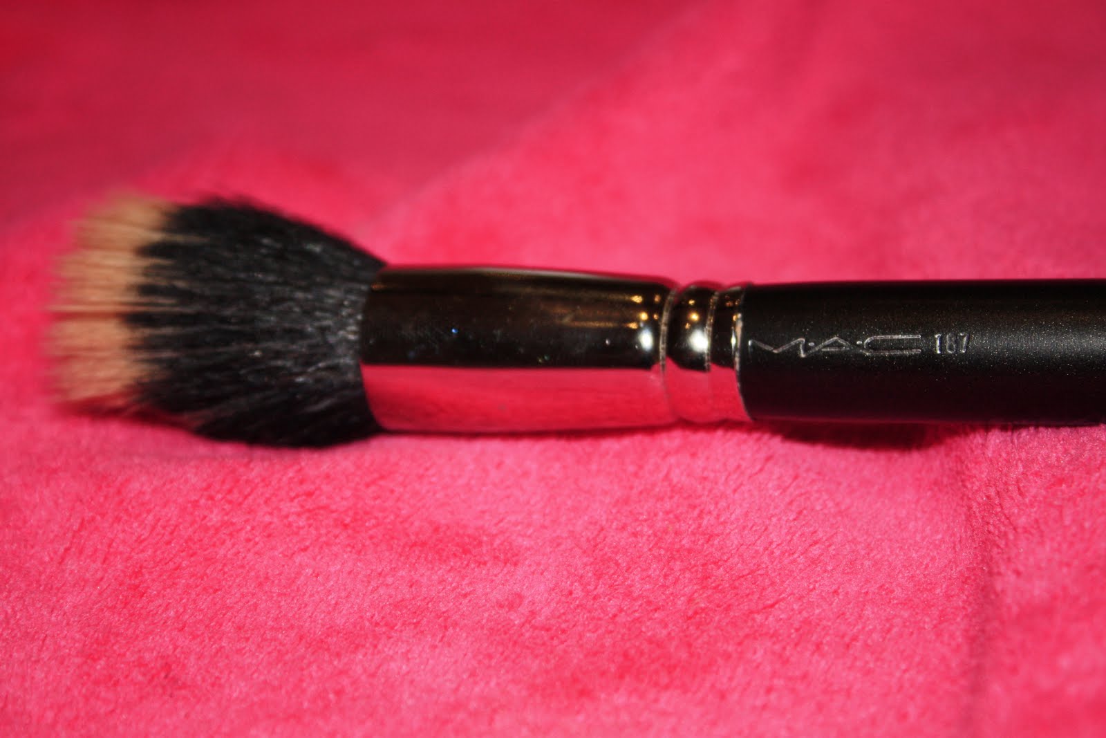 Summer Likes Mac brush Review Mac 187